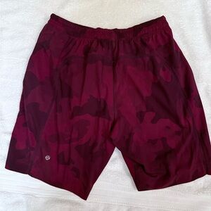Lululemon Men's Original Pace breaker Athletic Shorts with liner - Burgundy Camo